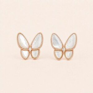 Van Cleef & Arpels Elegant Signature Earrings Style 1 | New with Box